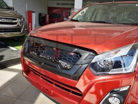 6711b8cb202d84421e1ce9da51461852.jpg ISUZU D-MAX 2018+ PANJUR SİYAH - LEDLİ - Görsel 1